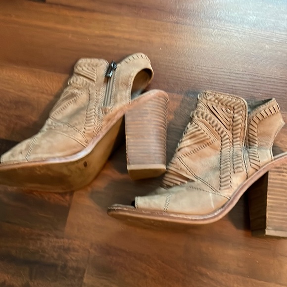 Vince Camuto Karinta Tan Neutral Aztec Open Toe Heels - Picture 3 of 11